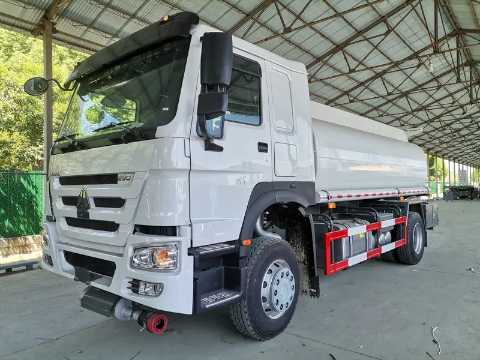 HOWO fuel tanker